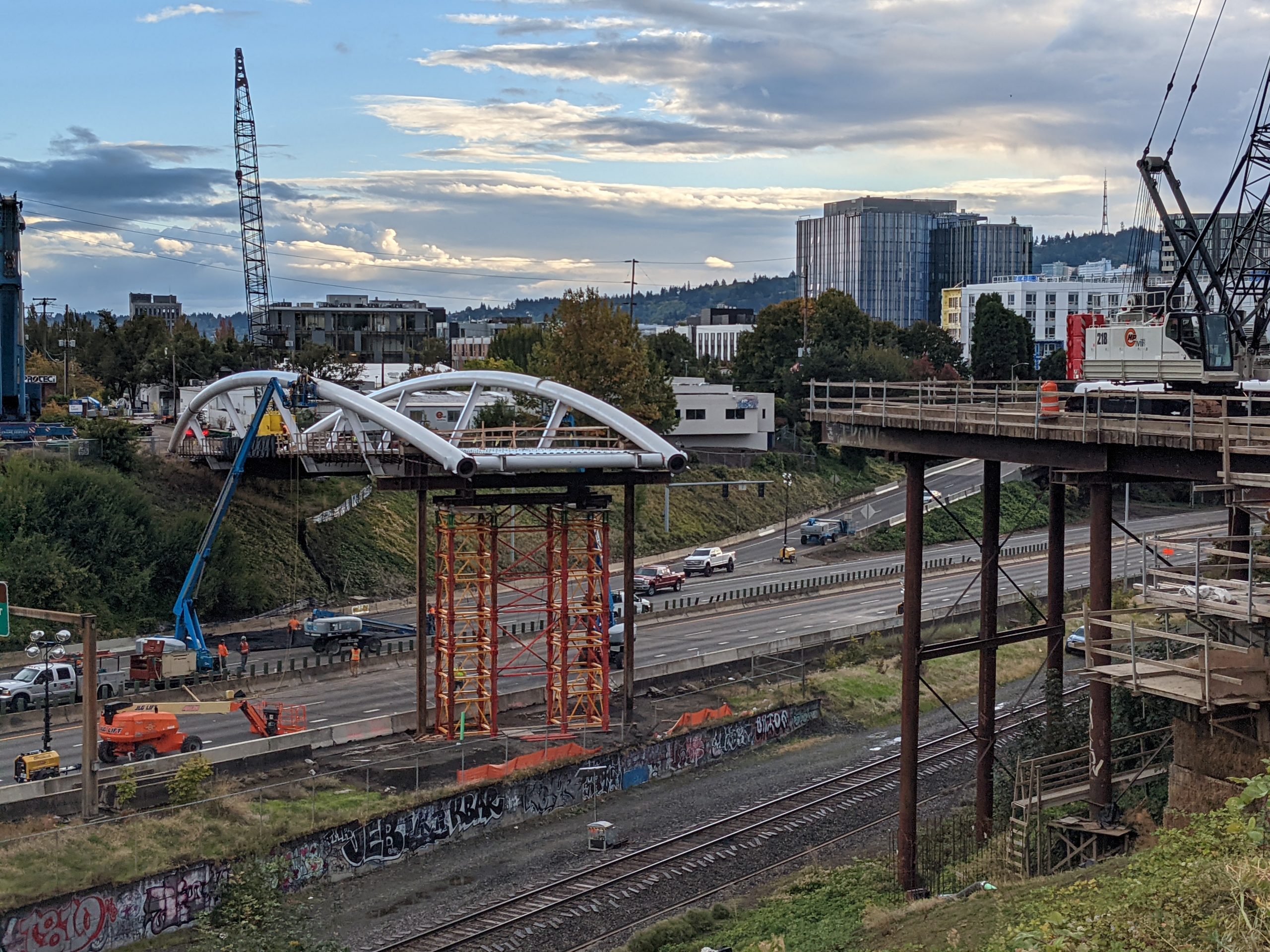 Image of I-84 and Blumenauer Bridge being constructed