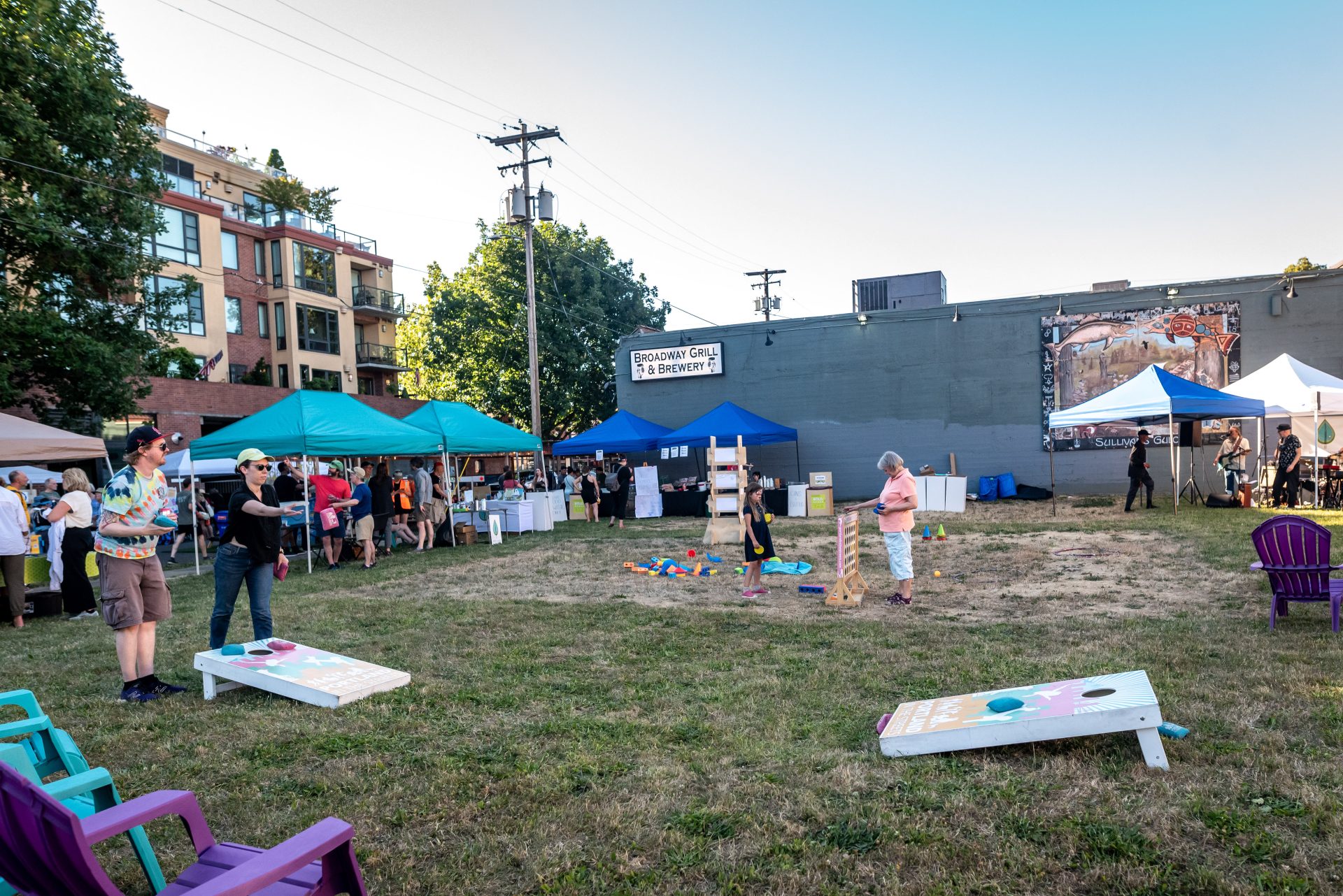image of people play yard games