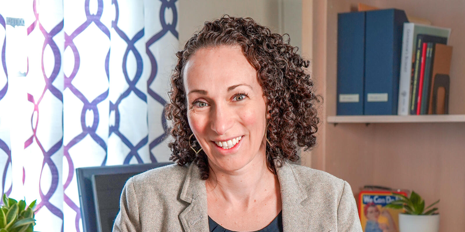 headshot of elana-pirtle-guiney