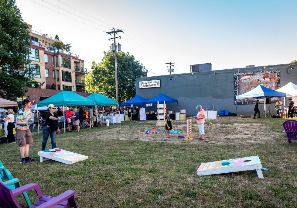image of people play yard games